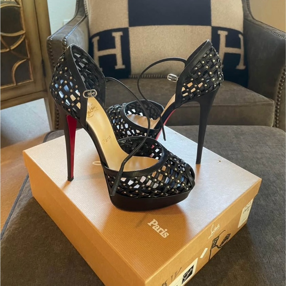 Christian Louboutin Mrs. Kid Pump